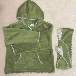 GREEN HOODED  FLEECE WITH SCARF
